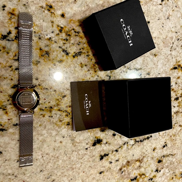 Women’s Coach Watch - Picture 3 of 4